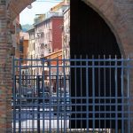 Porta Mascarella Via Mascerella attraverso la porta