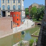 Ciò che rimane del Porto di Bologna. Il Canale Cavaticcio in realtà scorre tre metri sotto lo specchio d'acqua che in realtà è una vasca di acqua creata recentemente.