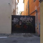 Il vicolo visto da via Schiavonia.