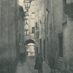 Via Zibonerie o Sanmartini (dal nome di un negoziante di ferramenta che vi aveva il negozio). (Testo di Angelo Finelli) Immagine tratta dal libro di Angelo Finelli Bologna nel Mille - Identificazione della cerchia che le appartenne a quel tempo, edito a Bologna dagli Stabilimenti Tipografici Riuniti nel 1927.