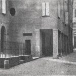 Via Val d'Aposa. - Il breve tratto esistente tra la chiesa dello Spirito Santo e quella di S. Paolo sopra la cui Piazzetta fu portata la Croce di S. Martino dei Santi. Immagine tratta dal libro di Angelo Finelli Bologna nel Mille - Identificazione della cerchia che le appartenne a quel tempo, edito a Bologna dagli Stabilimenti Tipografici Riuniti nel 1927.