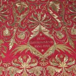 Particolare del mantello durante il restauro