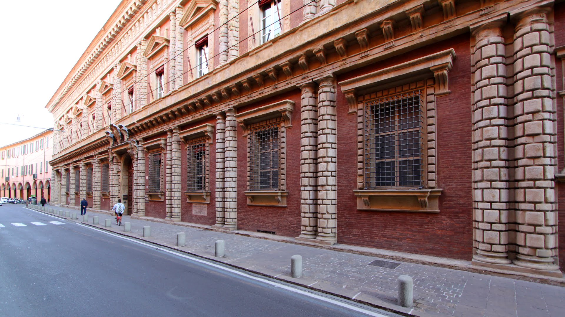 Via San Vitale 23 (N.118) – Il Palazzo senatorio Fantuzzi