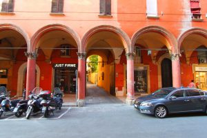 Strada San Felice 105, 104 (Via San Felice 7, 5)