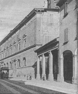 Il numero 152 corrisponde all'edificio (scomparso) con le tre architravate al centro della fotografia.