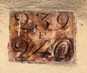La lapide del numero antico