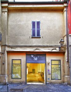 L'antica chiesa è oggi adibita ad autorimessa.