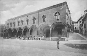Come si presentavo lo storico edificio di via Santo Stefano 27 (antico 87) prima della distruzione causata dai bombardamenti della seconda guerra mondiale