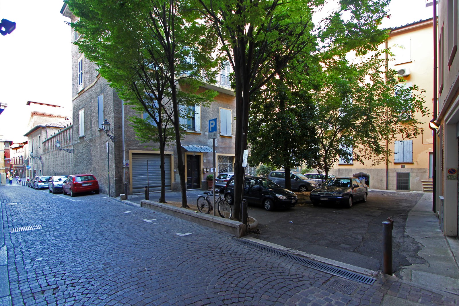 Scimmia, via e piazzetta della