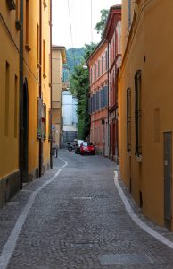 La foto è scattata da via Saragozza