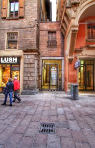 La Galleria dei Notai, antico Vicolo di Santa Croce da via d'Azeglio.