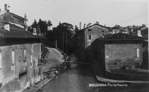Canale Cavaticcio e via del Porto (a sinistra).