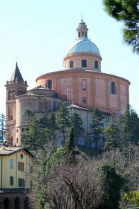 Chiesa della Beata Vergine di San Luca. Si nota il campanile e l'esterno della Cappella della Beata Vergine.