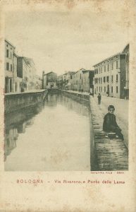 Il Canale di Reno e via Riva Reno prima della costruzione della Manifattura Tabacchi: si vedono i vecchi edifici che costituivano il monastero e la chiesa di Santa Maria Nuova.
