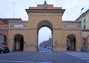Fornici monumentali costruiti nel 1931 da Enrico Gasperini.