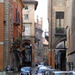 Via Castiglione nei pressi dei palazzi Pepoli