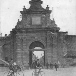 Porta Lame. Immagine prededente il 1903, anno in cui le mura vennero abbattute.