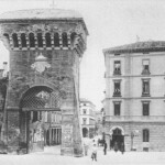 Porta San Mamolo (1903). Porta San Mamolo nel 1903, poco prima del suo abbattimento. La parte di mura a levante è già stata demolita.