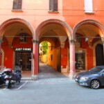 Strada San Felice 105, 104 (Via San Felice 7, 5) Strada San Felice 105, 104 (Via San Felice 7, 5)