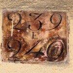 Strada di Saragoza 239 e 240 La lapide del numero antico