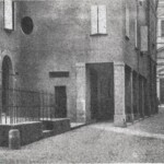Via Val d'Aposa. - Il breve tratto esistente tra la chiesa dello Spirito Santo e quella di S. Paolo sopra la cui Piazzetta fu portata la Croce di S. Martino dei Santi. Immagine tratta dal libro di Angelo Finelli Bologna nel Mille - Identificazione della cerchia che le appartenne a quel tempo, edito a Bologna dagli Stabilimenti Tipografici Riuniti nel 1927.