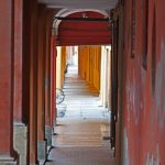 Stretto portico di via Senzanome