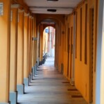Stretto portico di via Senzanome
