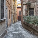 Vicolo Capraria: accesso da via Castiglione.