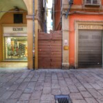 Vicolo Capraria: accesso da via Clavature.