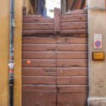 Vicolo Capraria: accesso da via Clavature.