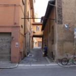 Accesso al vicolo soppresso Chiriazza da via Alfredo Testoni.