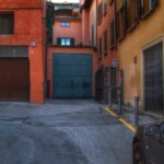 Accesso del Vicolo de' Cospi da vicolo Bianchetti.