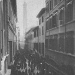 Via Rizzoli vista da via della Canepa. Tra la terza e quarta casa c'è via Spaderie. Dove c'è il primo palazzo sulla destra era la chiesa di San Michele del Mercato di Mezzo. Chiusa nel 1808 (18 agosto) venduta dai Buttrigari a tale Frignani che vi pose un mangano e l'aperse ad uso negozio nel 1811. Immagine e testo tratti dal libro di Angelo Finelli Bologna nel Mille - Identificazione della cerchia che le appartenne a quel tempo, edito a Bologna dagli Stabilimenti Tipografici Riuniti nel 1927.