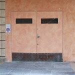 Particolare del portone / passo carraio.