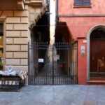 Cancello su via Guglielmo Oberdano, che chiude la soppressa via del Limbo