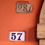 Numero civico nuovo (57) e vecchio (987) della casa dei Martini.