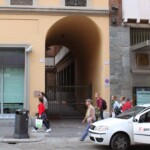 Vicolo dei Pini Gli accessi della Via Pini sul Mercato di Mezzo (oggi via Rizzoli)