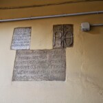 Alcune lapidi poste nei pressi della base del campanile di Santa Maria Maggiore