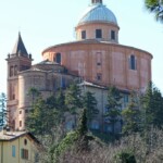Chiesa della Beata Vergine di San Luca. Si nota il campanile e l'esterno della Cappella della Beata Vergine.