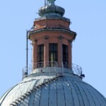 La cupola con la scaletta esterna per mezzo della quale si raggiunge la sommità.