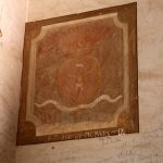 Piccolo affresco su una parete interna del campanile