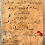 Il foglio di carta incollato sul retro della teca documentante il restauro del 1898.
