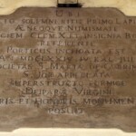 Arco 133 - lapide commemorativa della posa della prima pietra