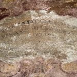 Arco 218: affresco con iscrizione quasi illeggibile