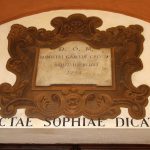 Lapide sopra la porta di Santa Sofia