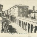 Via dell'Indipendenza. Porta Galliera è alle spalle, la Montagnola a sinistra.