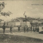 Piazza dell'Otto Agosto vista dalla Montagnola. Via Irnerio non c'è ancora. Al centro i vecchi edifici che occupavano parte dell'area dove poi sorgerà il palazzo delle Telecomunicazioni.