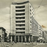 Il Palazzo del Gas. A destra via Guglielmo Marconi, a sinistra via delle Lame. Il Palazzo del Gas prese il posto dell'antico edificio noto come "Punta di Morando". Il lato destro di via Marconi presenta ancora le vecchie case dell'antico Borgo delle Casse. La demolizione (che ha salvato la sola casa natale di Luigi galvani) doveva ancora iniziare.