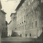 La piazzola o via del Carbone era uno slargo corrispondente in parte a via Giacomo Venezian. A sinistra si vedono le case poi demolite per fare posto alla attuale piazza Franklin Delano Roosvelt.