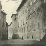 La piazzola o via del Carbone era uno slargo corrispondente in parte a via Giacomo Venezian. A sinistra si vedono le case poi demolite per fare posto alla attuale piazza Franklin Delano Roosvelt.